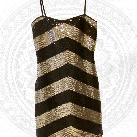 2/20 EUC Sequin Bodycon Stretchy Shiny Chevron Striped Mini Dress Sparkly NYE - Picture 2 of 12